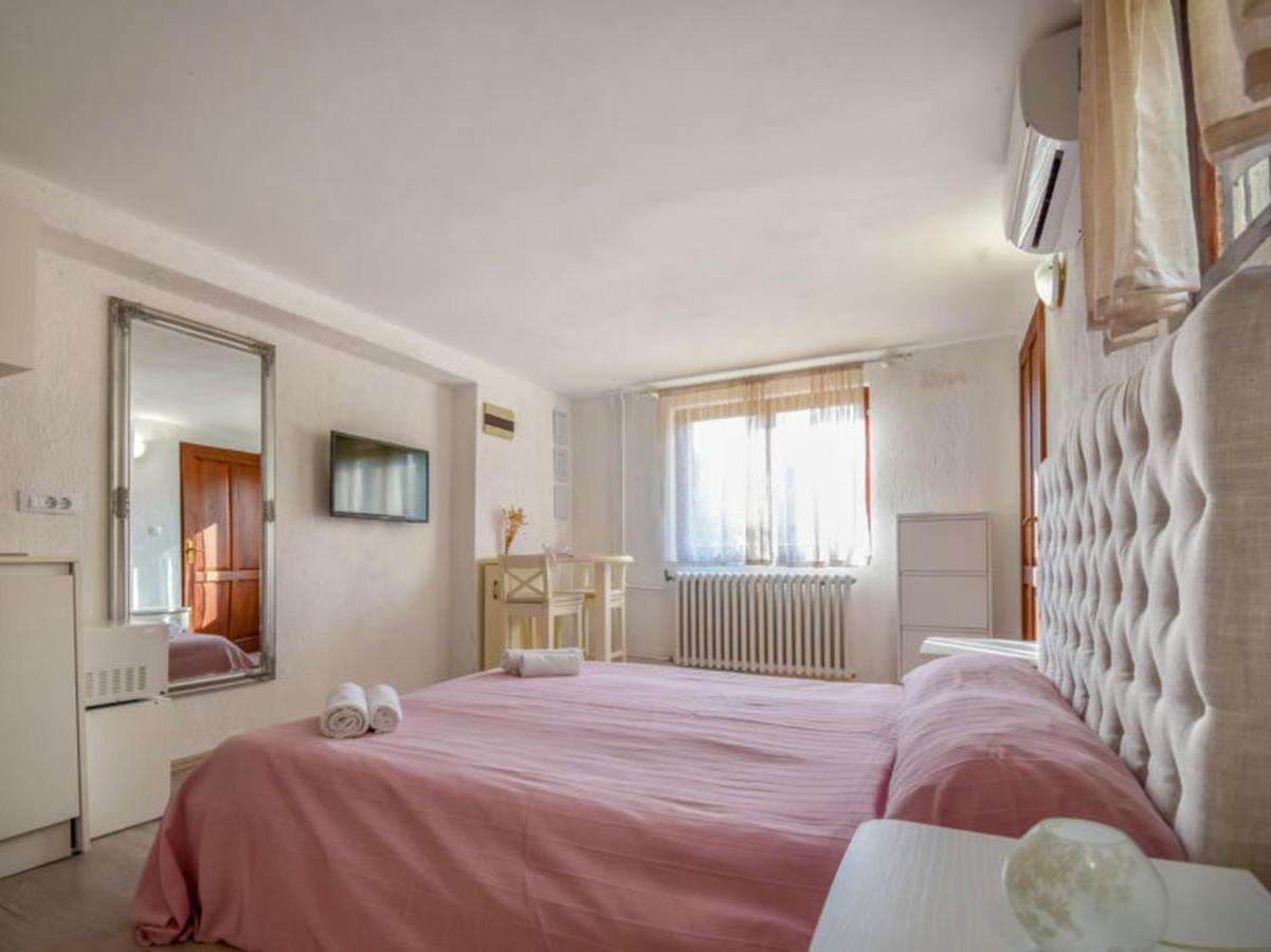 Studios Barre With Jacuzzi Rovinj Bagian luar foto