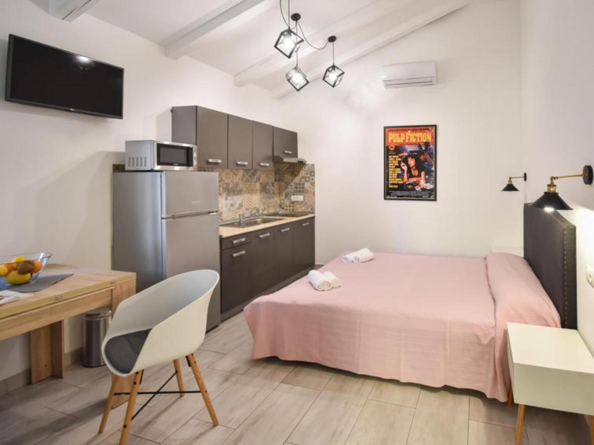 Studios Barre With Jacuzzi Rovinj Bagian luar foto