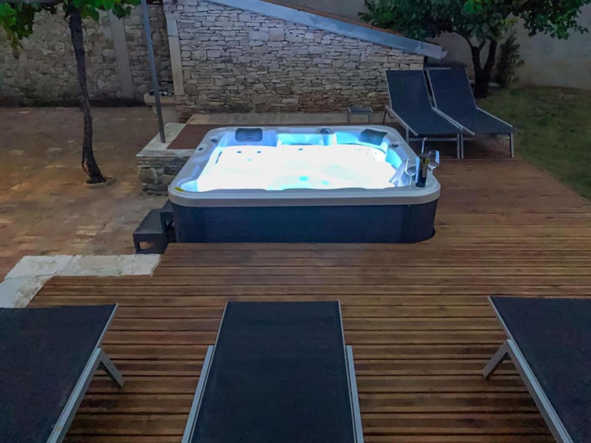 Studios Barre With Jacuzzi Rovinj Bagian luar foto
